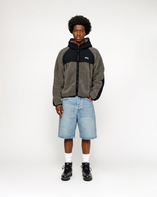 VESTE À CAPUCHE EN SHERPA ET EMBOUTS