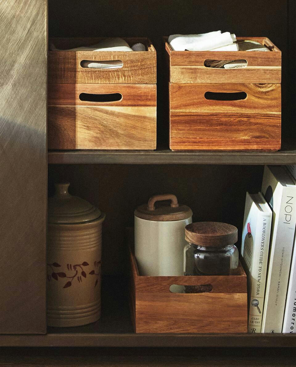 STORAGE BOX