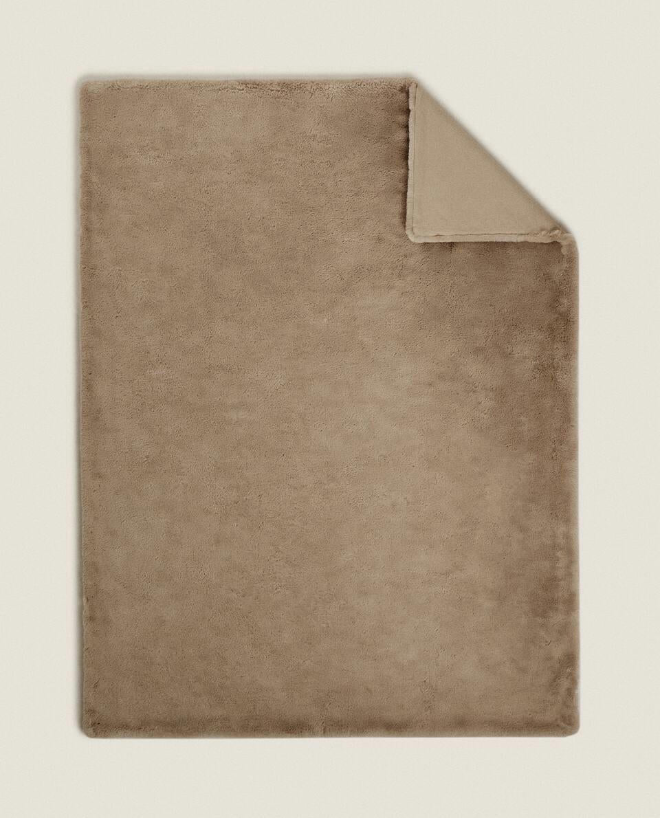 DOUBLE-TEXTURED FAUX FUR BLANKET
